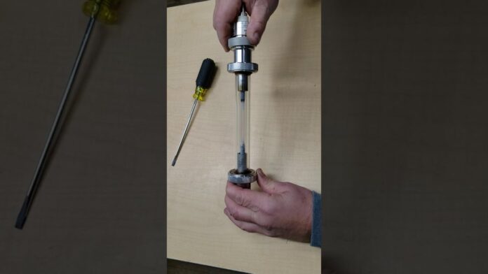 “Thao tác tháo dỡ đèn Atlas Xenon – Vũ khí bí mật cho công nghiệp đo lường và thử nghiệm”