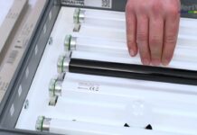 Nâng cao hiệu quả với việc thay thế đèn giả dạng CIE D65 trong máy kiểm tra ánh