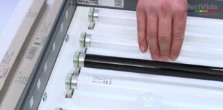 Thay thế CIE D65 Thiết bị Daylight nhân tạo trong quá trình bảo trì đèn trong phòng thí nghiệm ánh sáng VeriVide