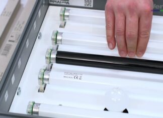 Thay thế CIE D65 Thiết bị Daylight nhân tạo trong quá trình bảo trì đèn trong phòng thí nghiệm ánh sáng VeriVide