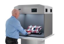 Đánh giá và đa dạng ứng dụng thiết bị đo màu UltraView LED Light Booth của VeriVide.