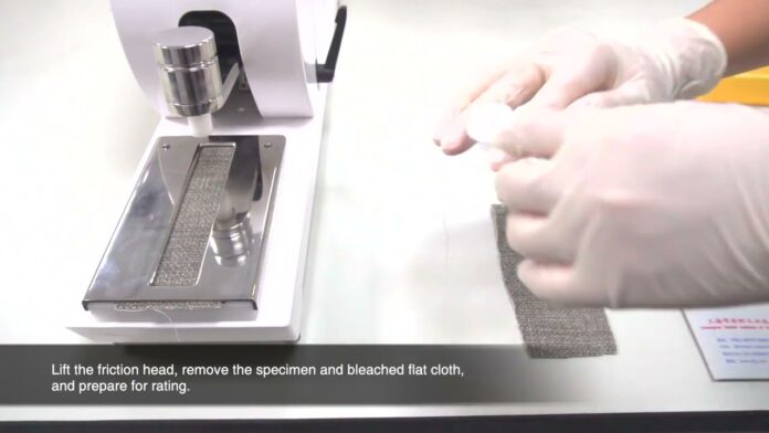 Sử dụng Electronic Crockmeter TF411 – TESTEX: Công cụ tối ưu cho nhà máy và phòng thí nghiệm