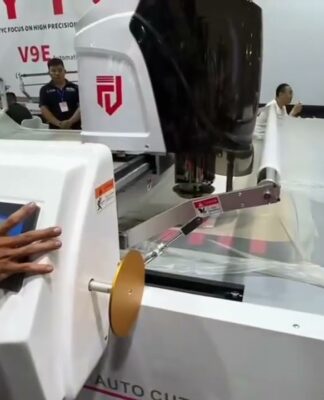 “Tận hưởng sự tiện lợi và hiệu quả với máy cắt vải tự động YYC – giải pháp hoàn hảo cho nhà máy của bạn!”